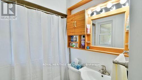 694 Hawley Street, Peterborough, ON - Indoor Photo Showing Bathroom