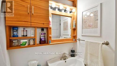 694 Hawley Street, Peterborough, ON - Indoor Photo Showing Bathroom