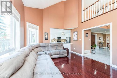 6 Baccarat Crescent, Brampton, ON - Indoor Photo Showing Living Room