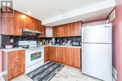 6 Baccarat Crescent, Brampton, ON - Indoor Photo Showing Kitchen