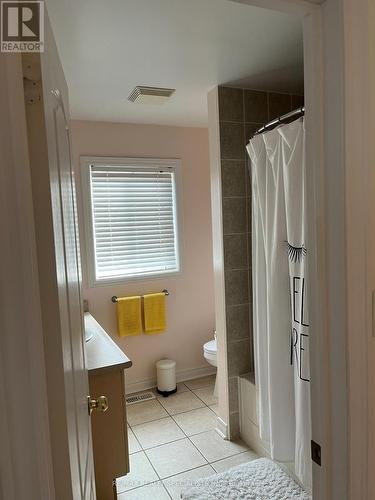1098 Cumming Boulevard, Milton, ON - Indoor Photo Showing Bathroom
