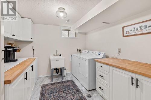2433 Whittaker Drive, Burlington, ON - Indoor Photo Showing Laundry Room