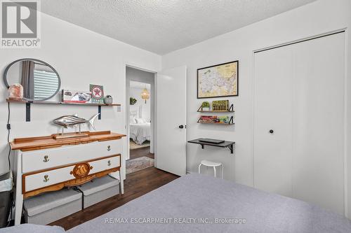 2433 Whittaker Drive, Burlington, ON - Indoor Photo Showing Bedroom