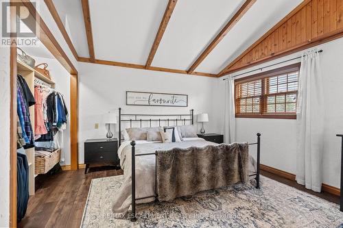2433 Whittaker Drive, Burlington, ON - Indoor Photo Showing Bedroom