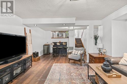 2433 Whittaker Drive, Burlington, ON - Indoor Photo Showing Living Room