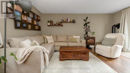 3 Huntington Court, Brampton, ON - Indoor Photo Showing Living Room