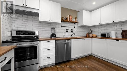 3 Huntington Court, Brampton, ON - Indoor Photo Showing Kitchen