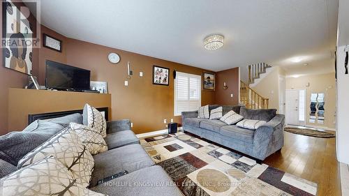 29 Mistdale Crescent, Brampton, ON - Indoor Photo Showing Living Room