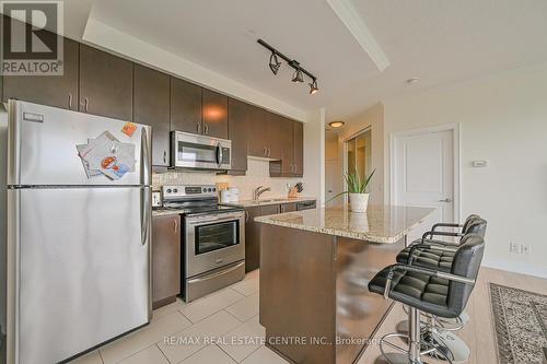 608 - 100 John Street, Brampton, ON - Indoor Photo Showing Kitchen