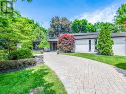 621 SIR RICHARD'S ROAD  Mississauga, ON L5C 1A3