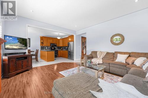 110 Pappain Crescent, Brampton, ON - Indoor Photo Showing Living Room