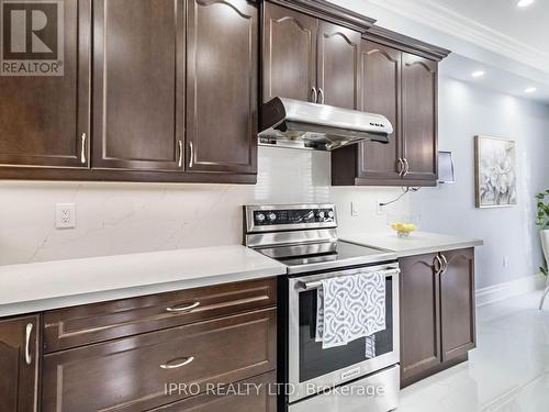 42 Swancreek Court, Brampton, ON - Indoor Photo Showing Kitchen