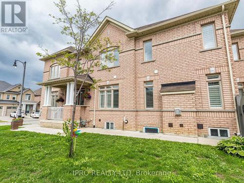 42 Swancreek Court, Brampton, ON - Outdoor