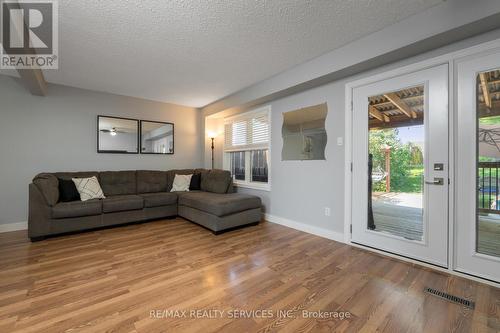 188 Royal Salisbury Way, Brampton, ON - Indoor Photo Showing Living Room