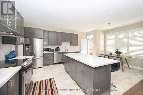 31 Mincing Trail, Brampton, ON - Indoor Photo Showing Kitchen With Upgraded Kitchen