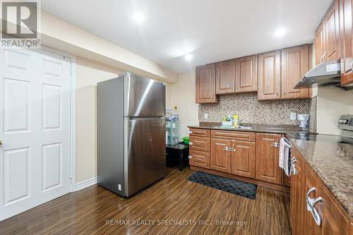 16 Mountland Road, Brampton, ON - Indoor Photo Showing Kitchen With Upgraded Kitchen