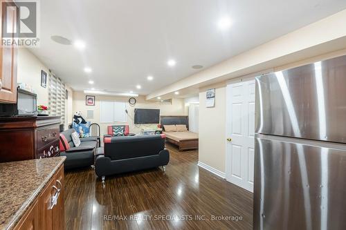 16 Mountland Road, Brampton, ON - Indoor Photo Showing Kitchen