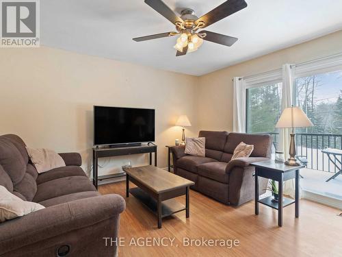 155 Balsam Chutes W, Huntsville, ON - Indoor Photo Showing Living Room