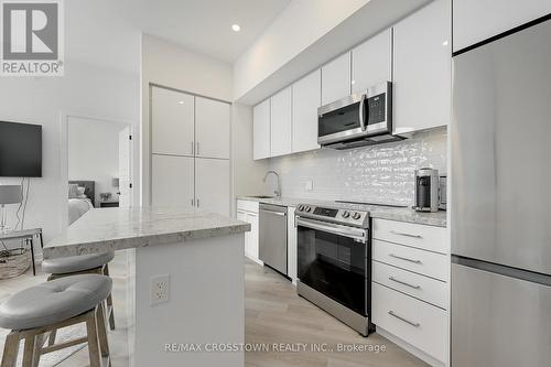 427 - 415 Sea Ray Avenue, Innisfil, ON - Indoor Photo Showing Kitchen With Upgraded Kitchen