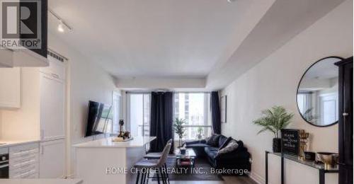 1010 - 9075 Jane Street, Vaughan (Concord), ON - Indoor