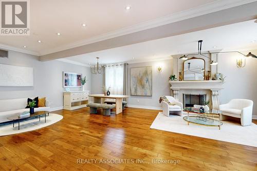 18 Walmer Road, Richmond Hill, ON - Indoor Photo Showing Living Room With Fireplace