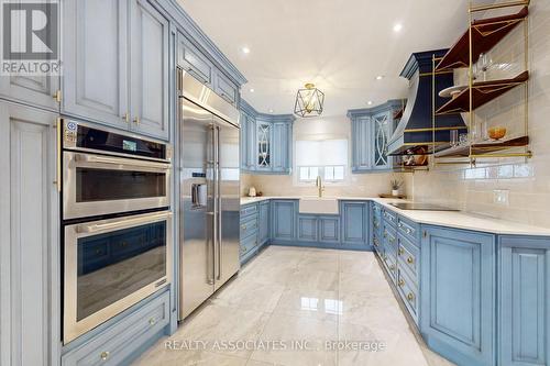 18 Walmer Road, Richmond Hill, ON - Indoor Photo Showing Kitchen With Upgraded Kitchen