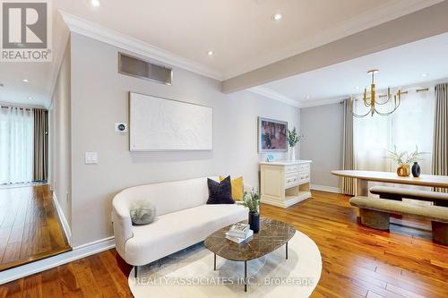 18 Walmer Road, Richmond Hill, ON - Indoor Photo Showing Living Room