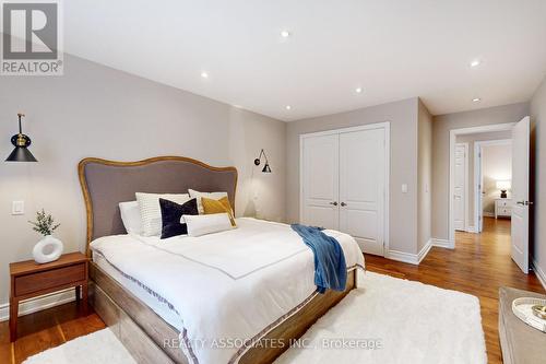 18 Walmer Road, Richmond Hill, ON - Indoor Photo Showing Bedroom