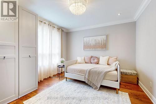 18 Walmer Road, Richmond Hill, ON - Indoor Photo Showing Bedroom