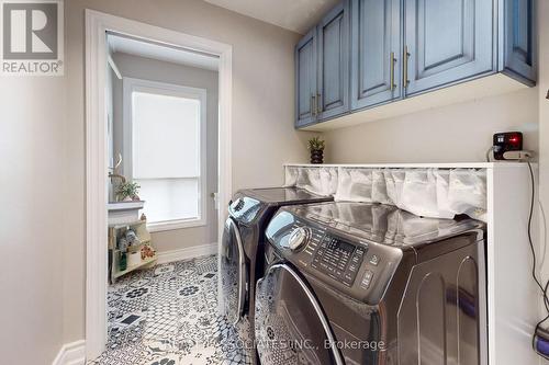 18 Walmer Road, Richmond Hill, ON - Indoor Photo Showing Laundry Room