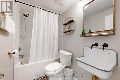 18 Walmer Road, Richmond Hill, ON - Indoor Photo Showing Bathroom