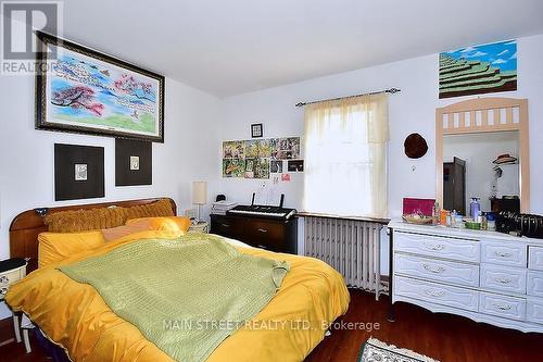 88 Spruce Street, Aurora, ON - Indoor Photo Showing Bedroom