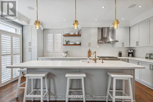 68 Vandervoort Drive, Richmond Hill, ON - Indoor Photo Showing Kitchen With Upgraded Kitchen