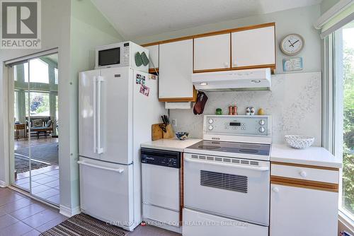 40 Simcoe Road N, Ramara (Brechin), ON - Indoor Photo Showing Kitchen