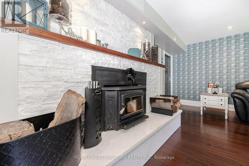 5737 15Th Side Road, King (Nobleton), ON - Indoor With Fireplace