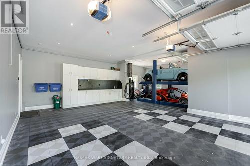 5737 15Th Side Road, King (Nobleton), ON - Indoor Photo Showing Garage