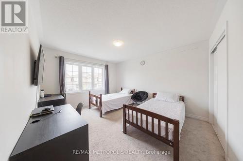 19 Hoard Avenue N, New Tecumseth, ON - Indoor Photo Showing Bedroom