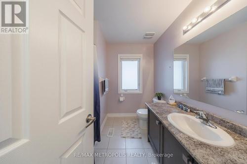19 Hoard Avenue N, New Tecumseth, ON - Indoor Photo Showing Bathroom