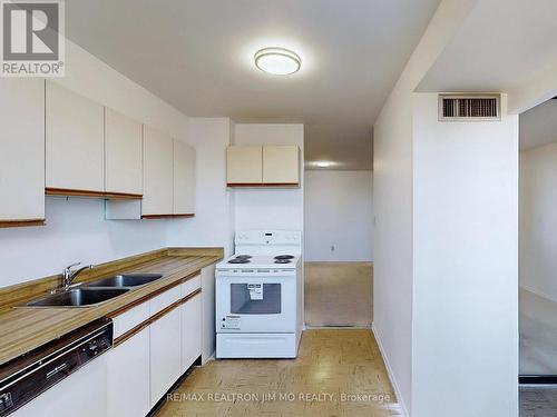 330 - 25 Bamburgh Circle, Toronto, ON - Indoor Photo Showing Kitchen With Double Sink