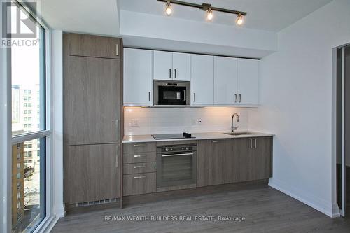 1005 - 77 Mutual Street, Toronto, ON - Indoor Photo Showing Kitchen