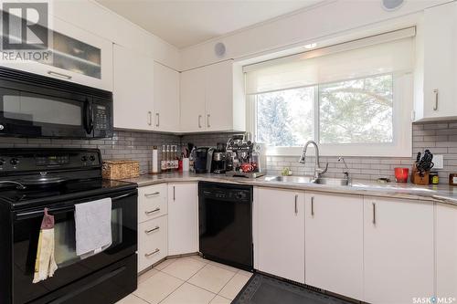 34 Albany Crescent, Saskatoon, SK - Indoor Photo Showing Kitchen With Double Sink