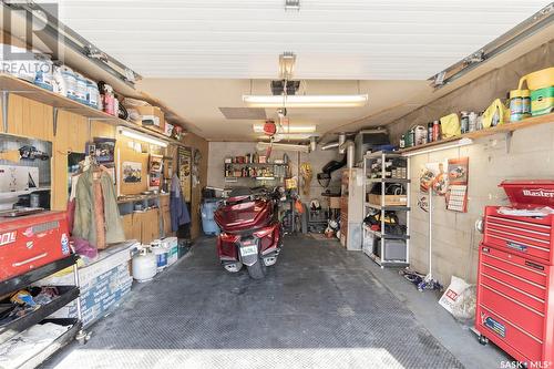 34 Albany Crescent, Saskatoon, SK - Indoor Photo Showing Garage
