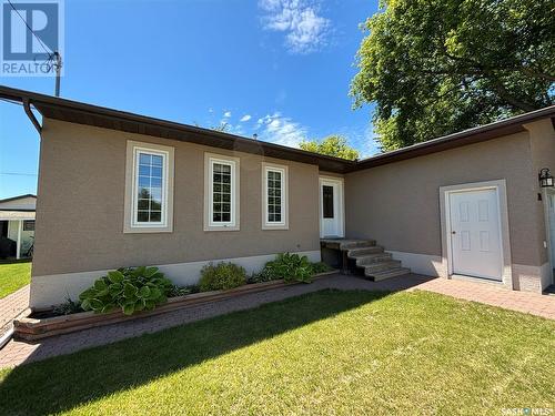 204 Glasgow Avenue, Saltcoats, SK - Outdoor