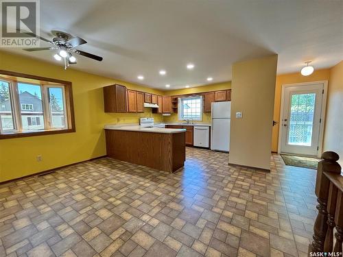 204 Glasgow Avenue, Saltcoats, SK - Indoor Photo Showing Kitchen