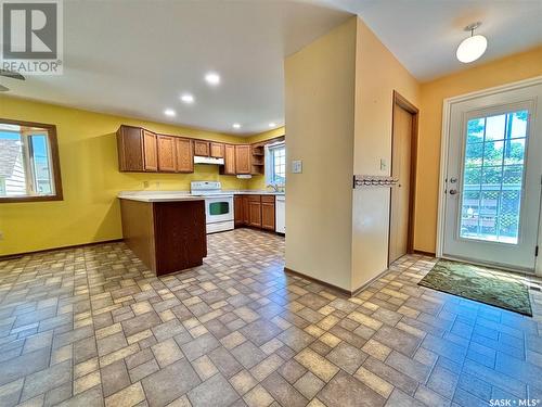 204 Glasgow Avenue, Saltcoats, SK - Indoor Photo Showing Kitchen