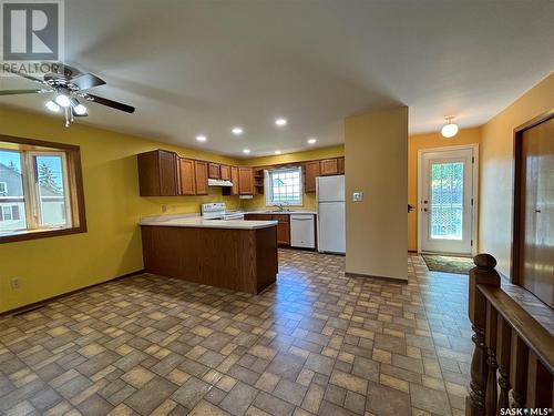 204 Glasgow Avenue, Saltcoats, SK - Indoor Photo Showing Kitchen