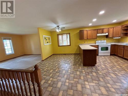 204 Glasgow Avenue, Saltcoats, SK - Indoor Photo Showing Kitchen