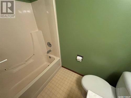 204 Glasgow Avenue, Saltcoats, SK - Indoor Photo Showing Bathroom