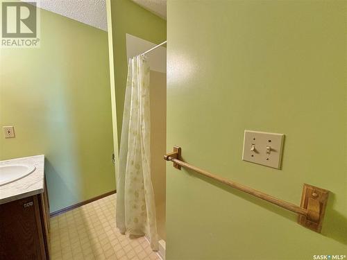 204 Glasgow Avenue, Saltcoats, SK - Indoor Photo Showing Bathroom