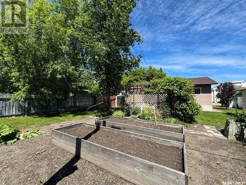 204 Glasgow Avenue, Saltcoats, SK - Outdoor